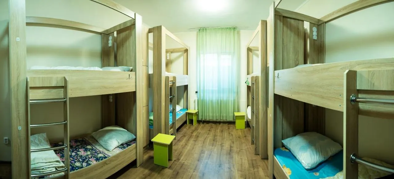 Hostel Nomad 4X4 아스타나