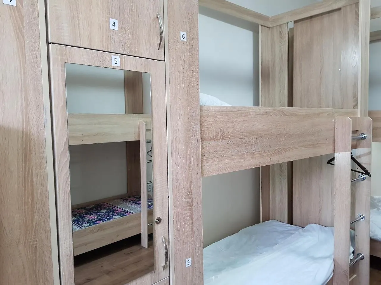 Hostel Nomad 4X4 아스타나